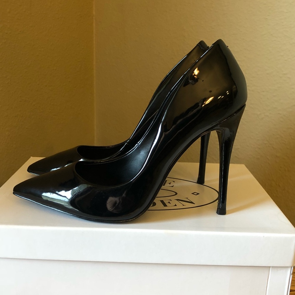 Black Steve Madden Daisie Pumps
